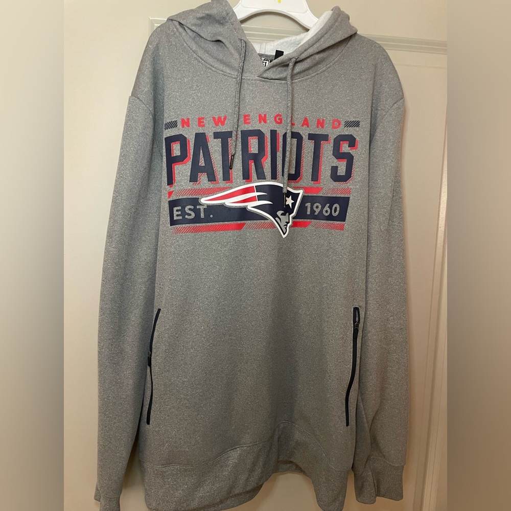 Patriots Sweatshirt, Size Large, only worn twice